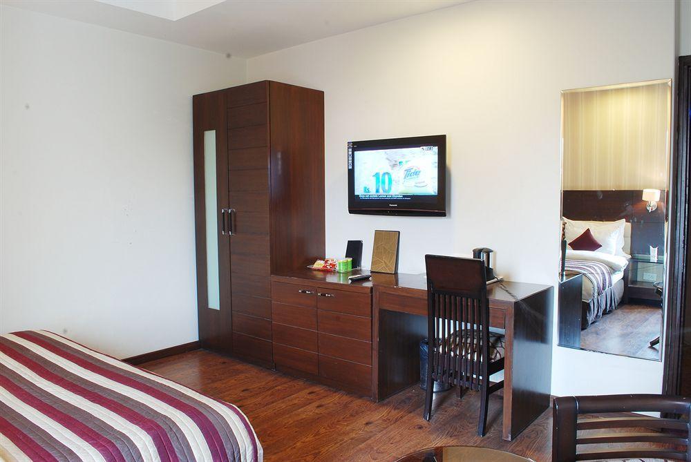 Liv Inn - Naraina New Delhi Bagian luar foto